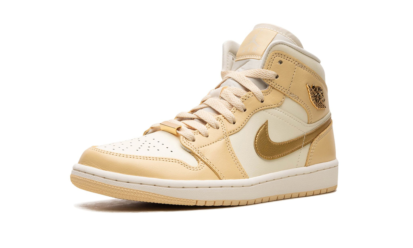 Jordan 1 Mid SE Pale Vanilla Metallic Gold (Women's)