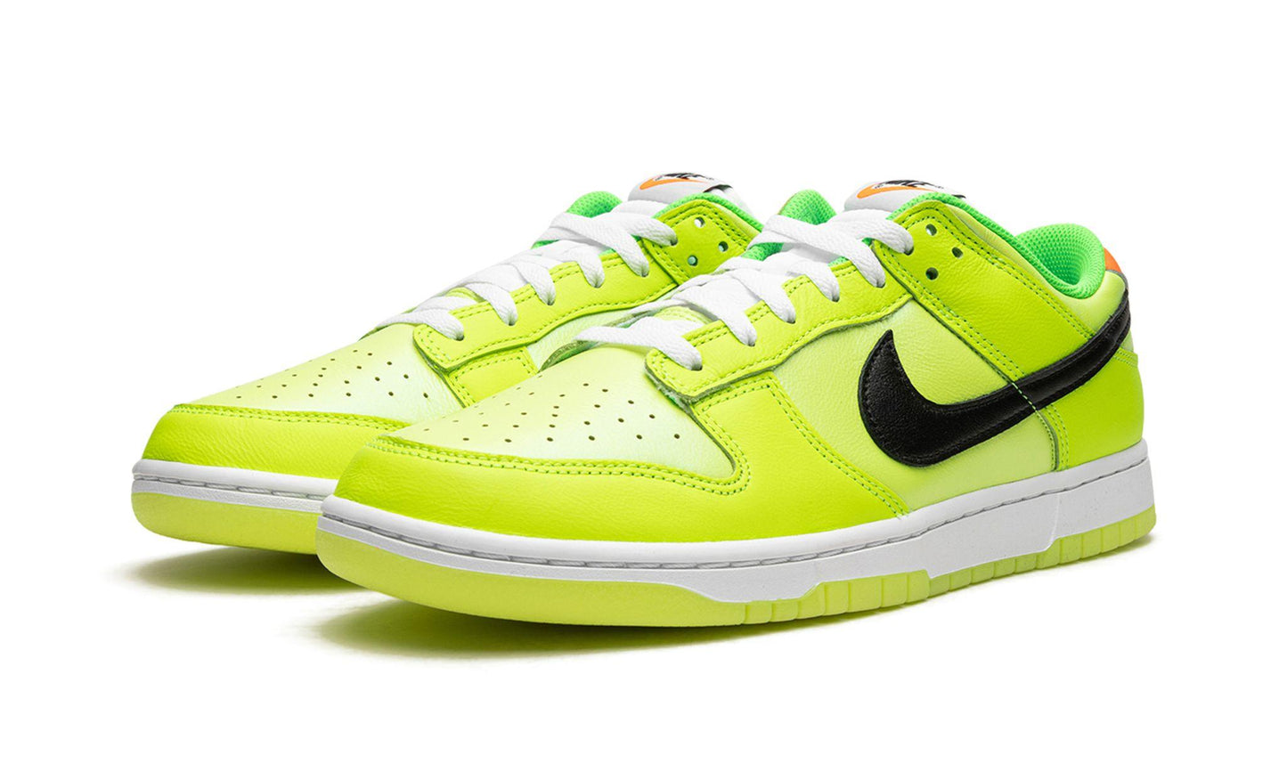 Nike Dunk Low SE Splash Volt