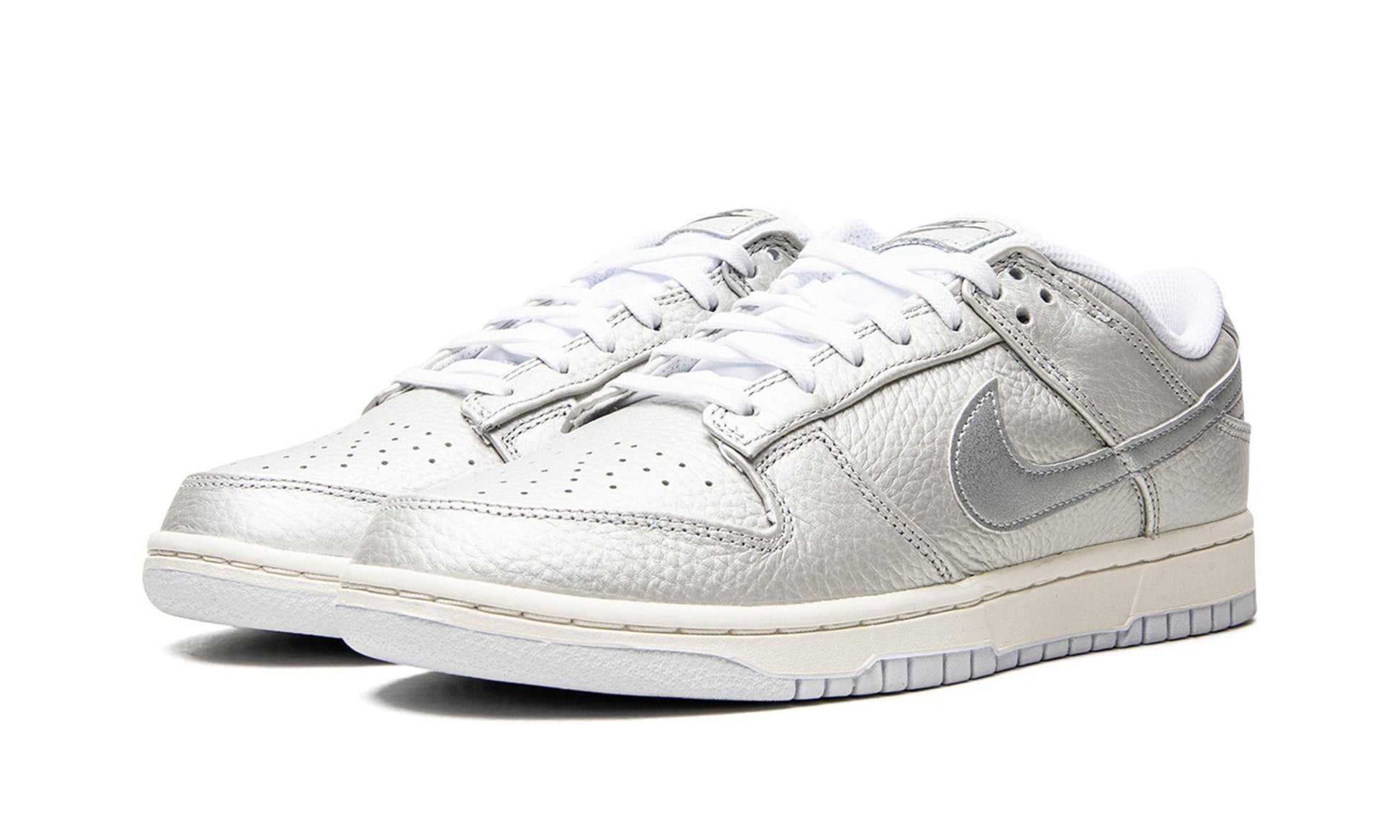 Nike Dunk Low Metallic Silver